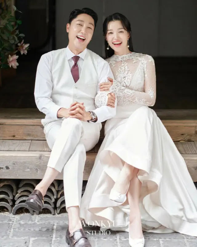 お笑い芸人のソン・ホンスが15日、ソウルで7歳年下の一般女性と結婚式を挙げる。