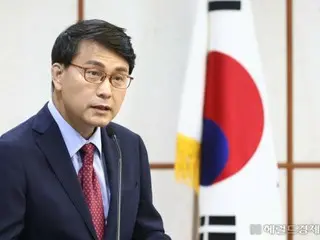 人民政權黨議員尹相賢表示：「不懂政治的人讓前議員李俊錫參加新政黨…我們黨不會在大選中獲勝。」 .'' - 韓國