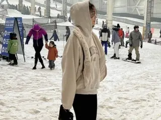演員孫泰英公開了與女兒在美國滑雪場的近照