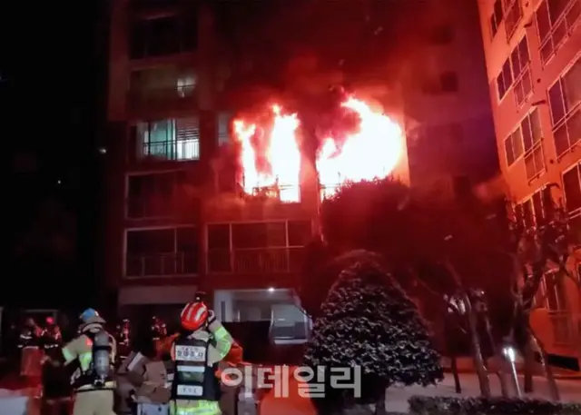「子どもを受け取ってください！」クリスマスにアパートで火災、父親の最後の叫び＝韓国
