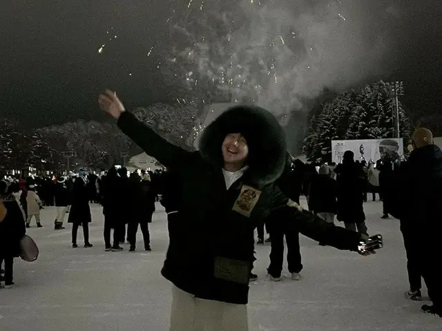チャン・グンソク、はつらつ笑顔と花火と共に新年のあいさつ…