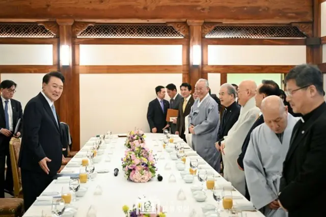 宗教指導者に会った尹大統領…「与野党が力を合わせ、民生の問題を解決すべき」＝韓国