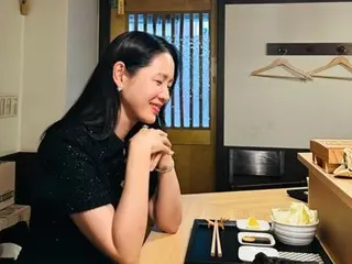 「也許是日本的場景？」女演員孫藝珍，在美味佳餚面前微笑的女神……為什麼這麼可愛？