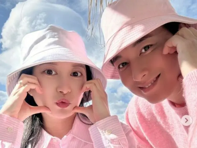 宣布懷孕成為話題的歌手李志勳和綾音前往濟州產前旅行…粉紅情侶裝大秀臉頰