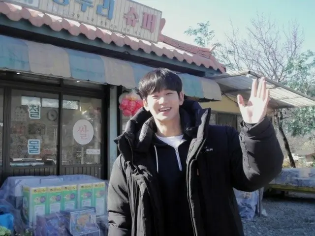 演員金秀賢「白賢宇」在龍頭裡超市前...可愛笑容「背後照片」公開