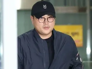 歌手金浩中因不再出現在 KBS 上而仍能「重新觀看」而受到批評