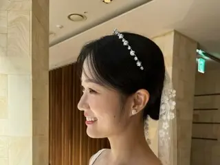 演員金惠允公開了任雪的婚紗照……“從現在開始，我會像流過的眼淚一樣幸福。”