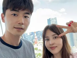演員韓惠珍和比自己小8歲的丈夫奇成英公開赴日旅遊證明照…「完全感覺不到年齡差」視覺
