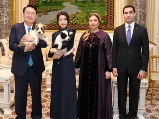 尹總統和他的妻子接受「土庫曼斯坦國犬」...「直接飼養」=韓國