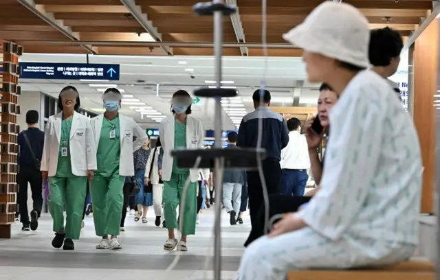 ソウル大学病院の教授たちが「休診中断」を決定…「患者の被害を放置できない」＝韓国