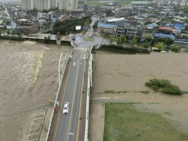 「豪雨で橋が崩れた」合成写真が拡散…警察が交通規制までする騒ぎ＝韓国