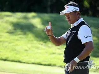 54歲的崔京週成為第一位贏得英國常青公開賽冠軍的韓國人。
