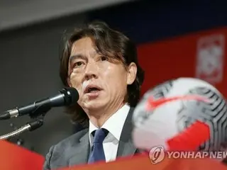 韓國國家足球隊主帥在就職記者會上宣布，他的目標是進入世界盃16強