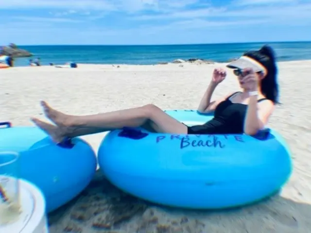 女演員樸雪美有幸穿著泳衣享受夏日海灘……非常苗條的“兩個孩子的媽媽”