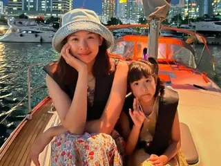 演員趙允熙和女兒羅亞一起度過暑假……“你看起來就像媽媽。”