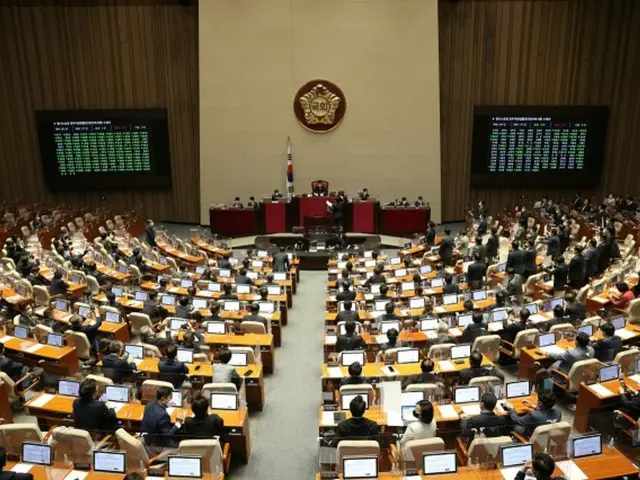 野党が単独で「全国民25万ウォン支援法」を可決＝韓国