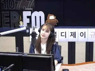 KARA 的 Gyuri 在眼眶骨折手術後安全回歸，擔任電台 DJ