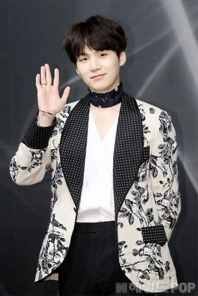 「BTS」SUGA、無言の近況に議論高まる