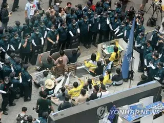 大學生在少女雕像旁靜坐二審被罰款=韓國