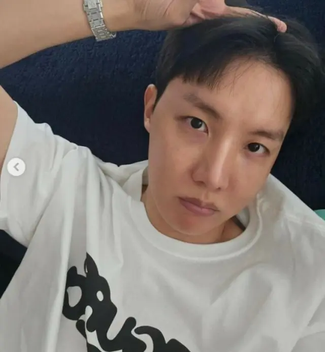 「BTS」J-HOPE、除隊まで2週間…イケメン兵曹の近況公開