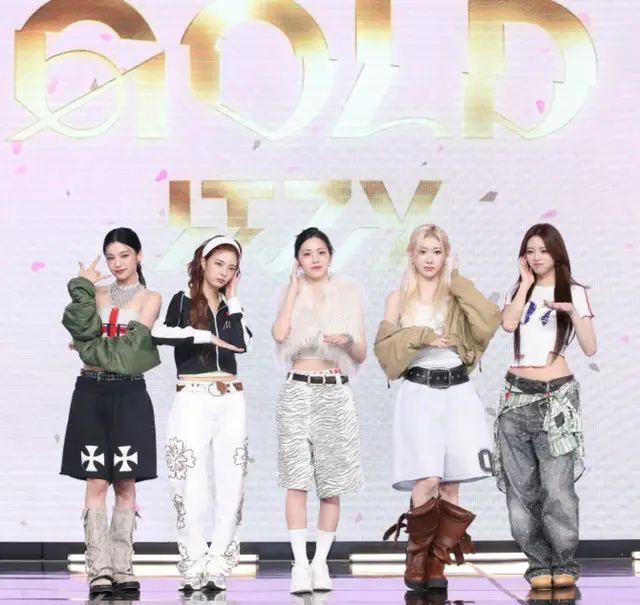 「ITZY」、ニューアルバム「GOLD」リリース記念記者懇談会開く…“覚悟を決めて準備”02