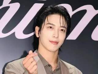 CNBLUE 的 Yong Hwa，“我得到了詩人河尚旭的許可，可以使用他的一些詩歌。我們交換 DM。”