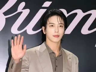 鄭容和（CNBLUE）談到之前的手同步爭議...“我為每個音樂節目現場表演花費了200萬到300萬日元的自費”=“認識的兄弟”
先生、小姐”