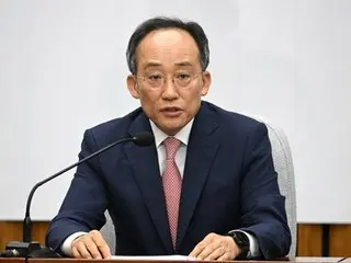 國家權力院代表秋慶浩表示，「民主黨的兩次戶外集會無非是呼籲『保護犯罪嫌疑人李在明議員』。」- 韓國