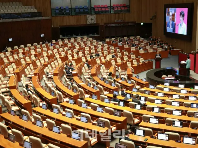 「国会議員の学歴、韓国が最も高い国に」...3人に1人は「博士」