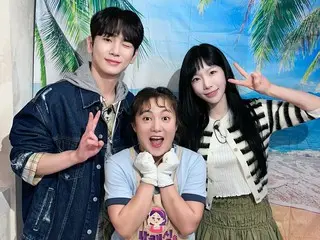 「少女時代」泰容出現在「SHINee」Key和樸娜萊的YouTube內容中...公開了笑容可撻的認證照片