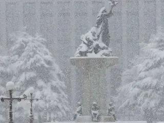 韓國下第一場雪=正確預測今年夏天熱浪的韓國氣象學家預測今年冬天嚴寒