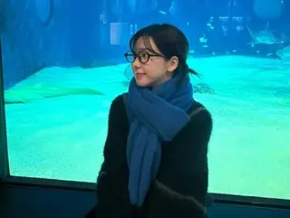 「aespa」KARINA的「女朋友」在水族館中槍…她的眼鏡有部分碎了嗎？