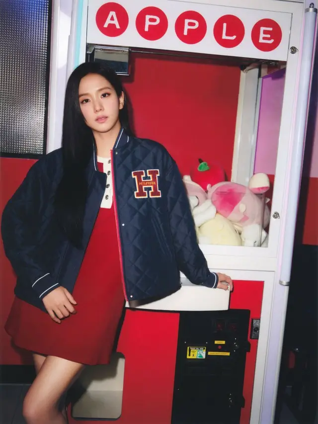 トミー ヒルフィガー、K-POPスーパースターのJISOO（BLACKPINK）をヴィジュアルに起用した遊び心あふれるニューイヤーカプセルコレクションを発表2