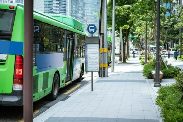 「月450万ウォン、後悔しない」...大学辞めてバスを運転する28歳男性＝韓国