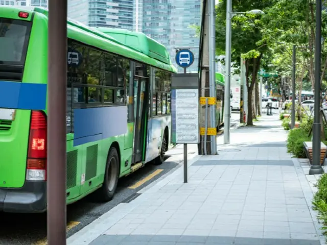 「一個月450萬韓元，不後悔」...28歲男子退學開公車=韓國