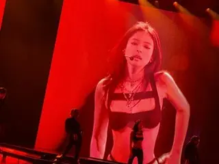 JENNIE（BLACKPINK），非凡的切口服裝......美國演唱會的「熱門」話題褒貶不一