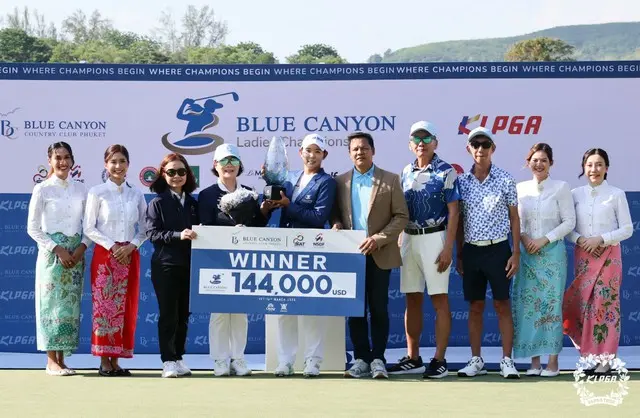 ブルーキャニオン女子選手権の表彰式での記念撮影（写真：KLPGA）