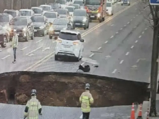 首爾道路塌陷，摩托車撞車，一人被送往醫院