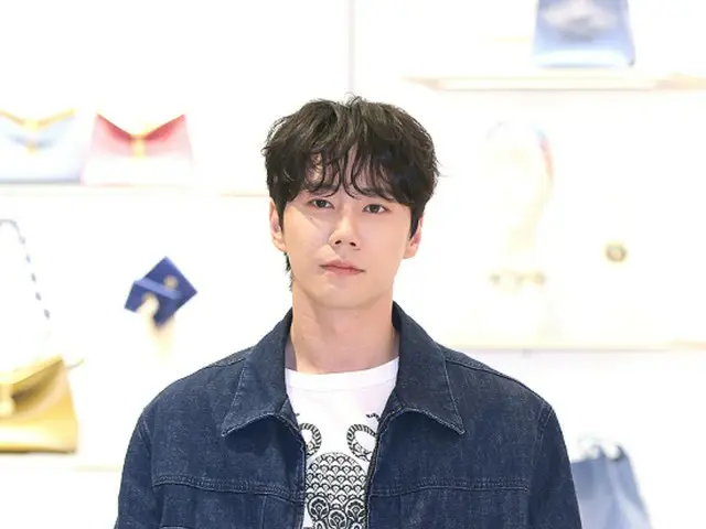 [照片]李準英（UKISS Jun），清爽的牛仔裝...參加義大利時尚品牌活動