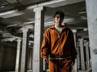 GOT7 的珍榮在電影《Hi.5》中首次飾演反派角色，姜賢哲導演稱讚道：“他很努力，演技非常出色。”