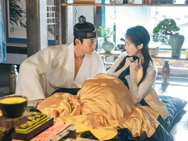 Tacyeon（2PM）和徐賢（少女時代）在《我偷走了主角的初體驗》中度過了一個非凡的新婚之夜......一部基於小說的顛覆性浪漫
