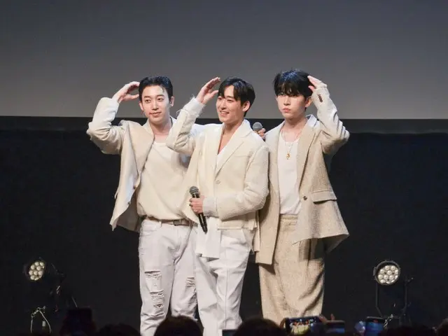 [官方報導] UKISS 的 Hun、Kevin 和 Kiseop 非常高興時隔 8 年再次同台演出！東京粉絲現場直播第一天的報道已經到來！