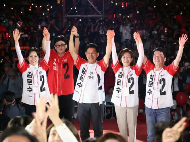 金文洙在韓國總統選舉最後演講中呼籲“防止刀槍不入的獨裁”