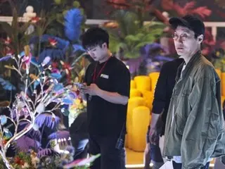 《魷魚遊戲3》導演黃東赫：“比起第二季，它更加黑暗、更加殘酷……但同時又非常古怪幽默。”
