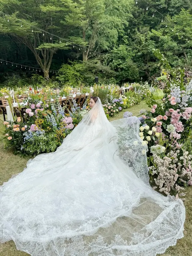 「Miss A」出身ミン、素敵な事業家の夫とお祭りのような結婚式「Just got married」