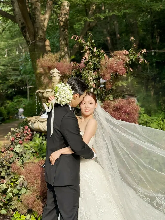 「Miss A」出身ミン、素敵な事業家の夫とお祭りのような結婚式「Just got married」