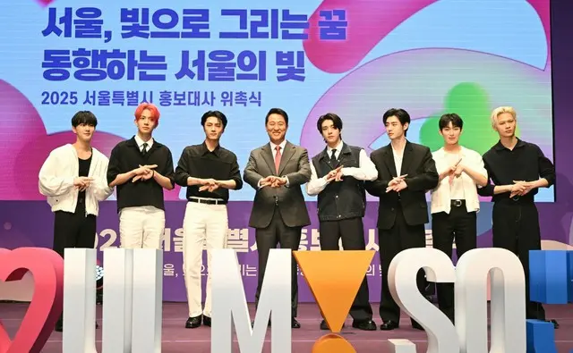 オ・セフン市長と「ENHYPEN」（写真：wowKorea）