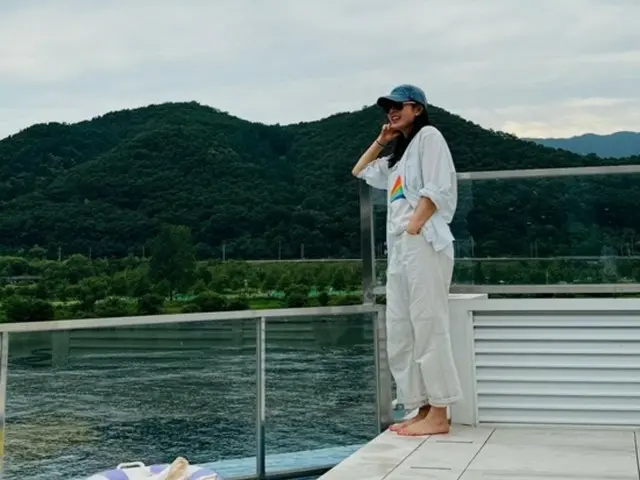 女星孫藝珍即使赤腳站立也散發著女神氣息