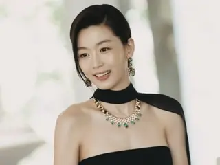 女演員全智熙以她洋溢的氣質征服巴塞隆納……她如此優雅，可以駕馭任何服裝