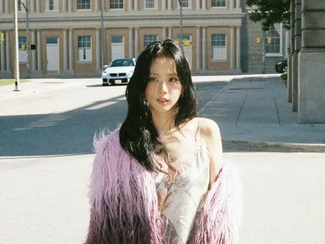 BLACKPINK 的 JISOO 身穿迷人的超迷你連身裙......“很快見到你！”